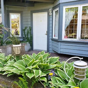 Bright Garden By Forest & Beach & Ubc Vancouver